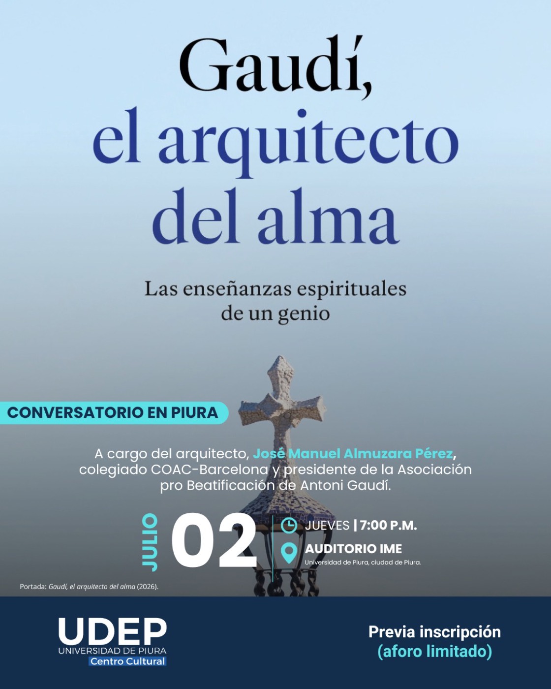 Cartel del conversatorio «Gaudí, el arquitecto del alma» de José Manuel Almuzara en la Universidad de Piura (UDEP), con una escultura religiosa de fondo.