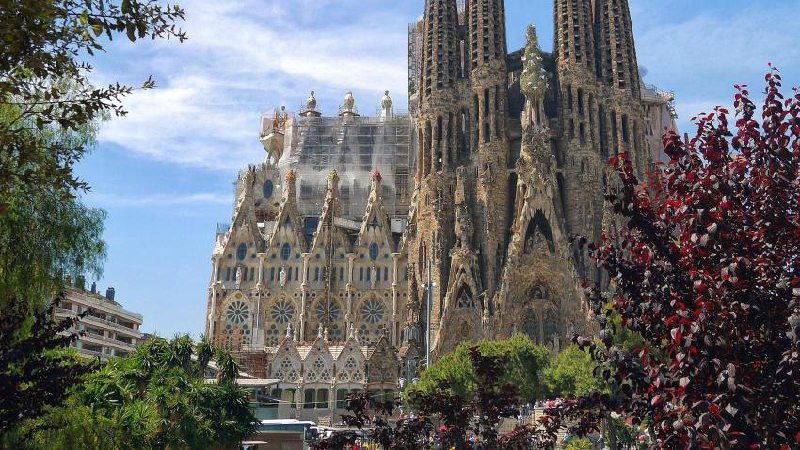 La Sagrada Familia affronta il suo momento culminante dinanzi alla possibile visita di Papa Leone XIV